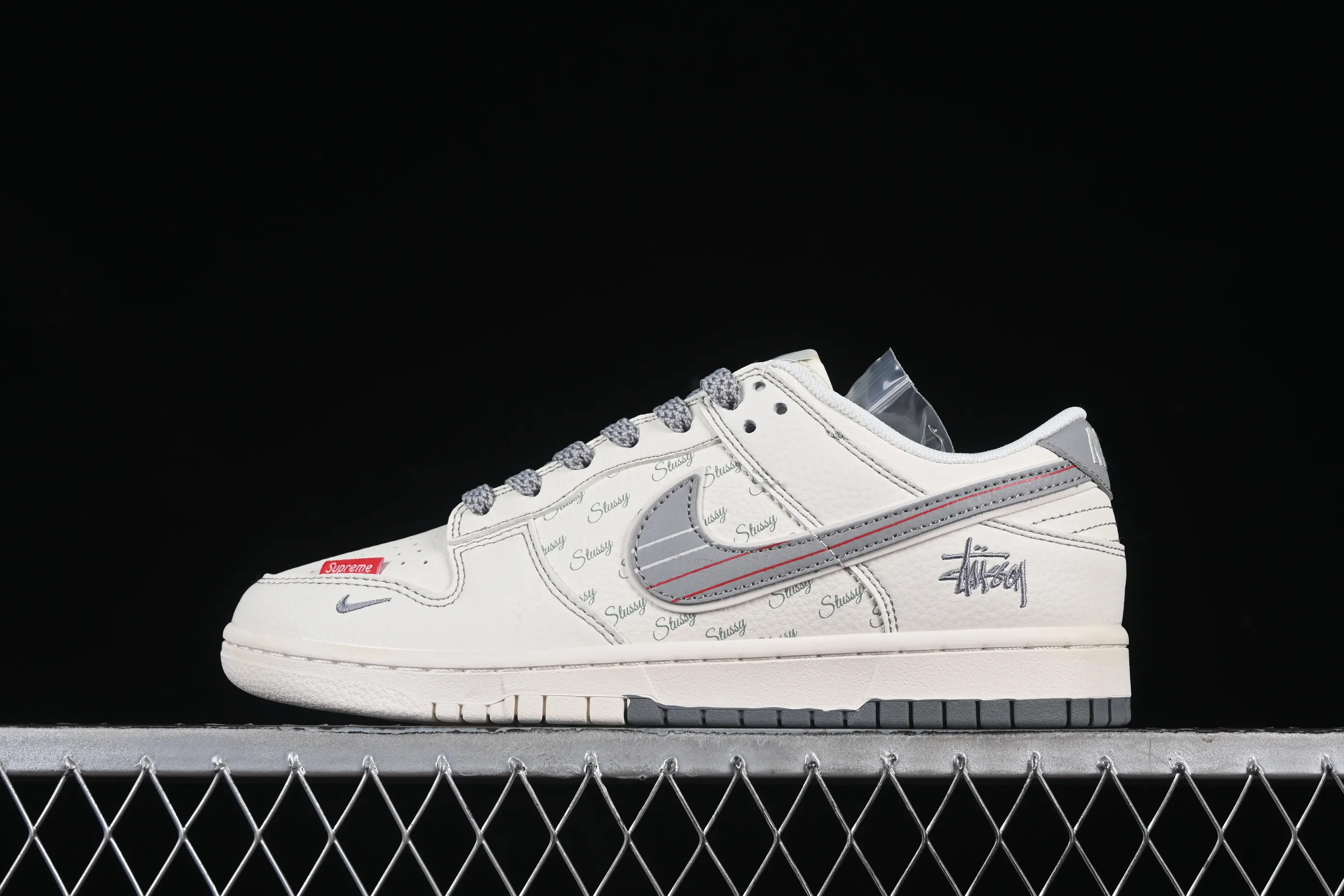 All categories Nk SB Dunk Series Nk SB Dunk Low High-end customized low-top sneakers Nike SB Dunk Low Stusi co-branded striped hook Anniversary high-end customized low-top casual sneakers XS6089-535
